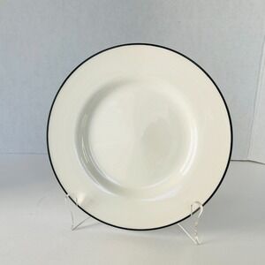 Crate and Barrel CLASSIQUE BLACK LINE 8-1/2" Salad Plate Made in Great Britain